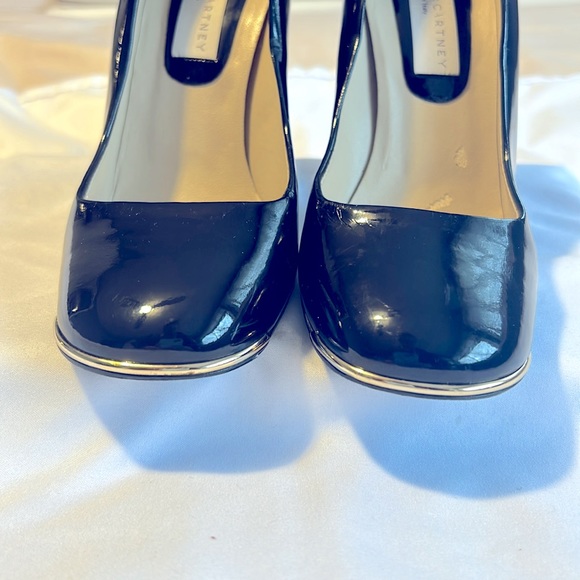 Stella McCartney Vegan Patent Leather Pumps - Picture 3 of 10